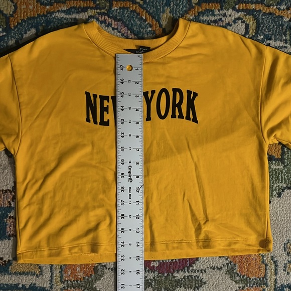 New York Taxi Style Crop Sweater - Picture 5 of 5